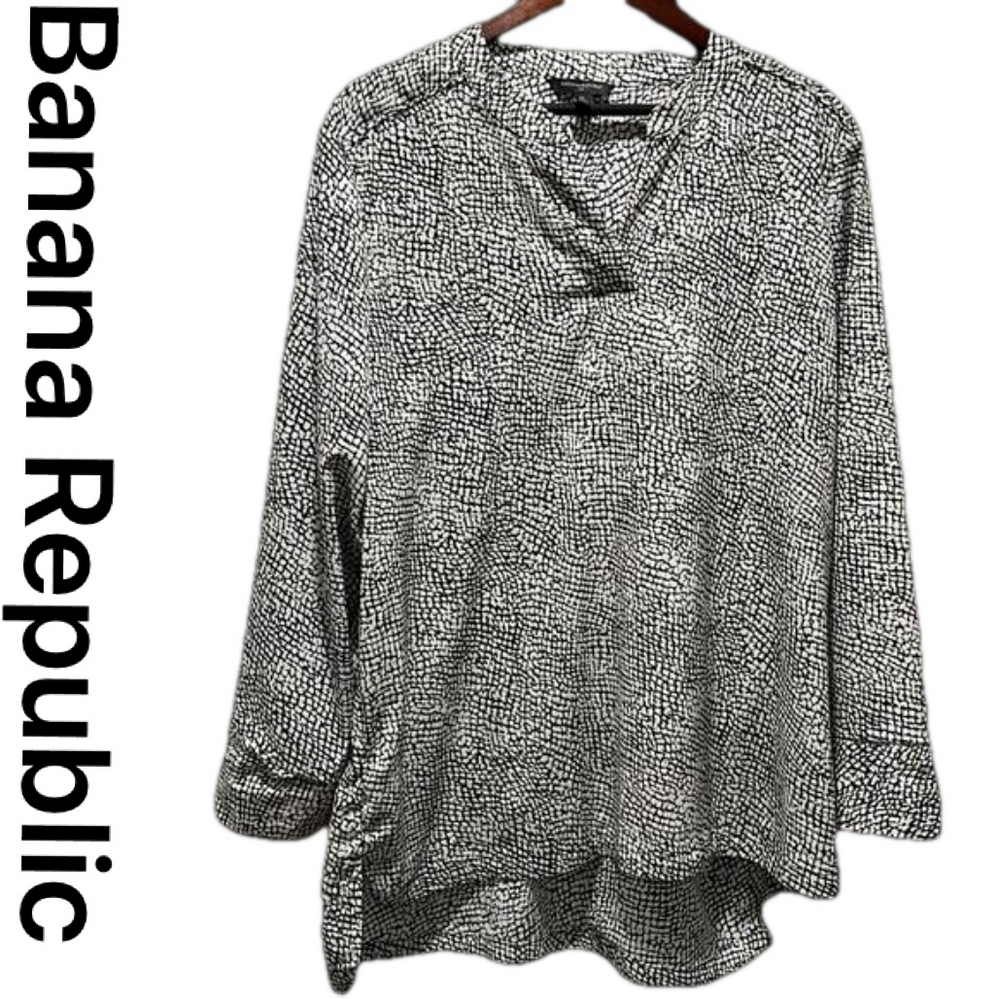 Banana republic black and white  blouse size XL GUC..